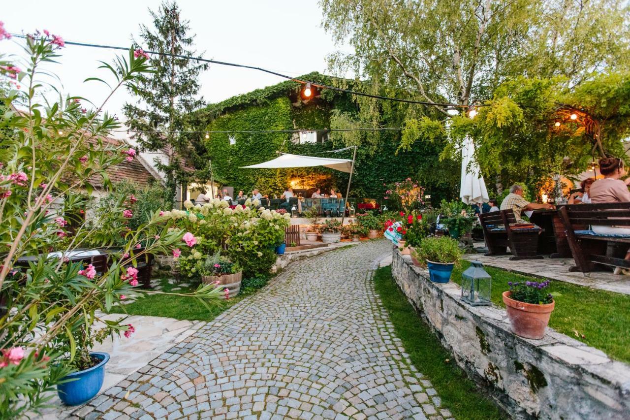 Hotel Oleander Romantik Zimmer Trausdorf an der Wulka Exterior foto